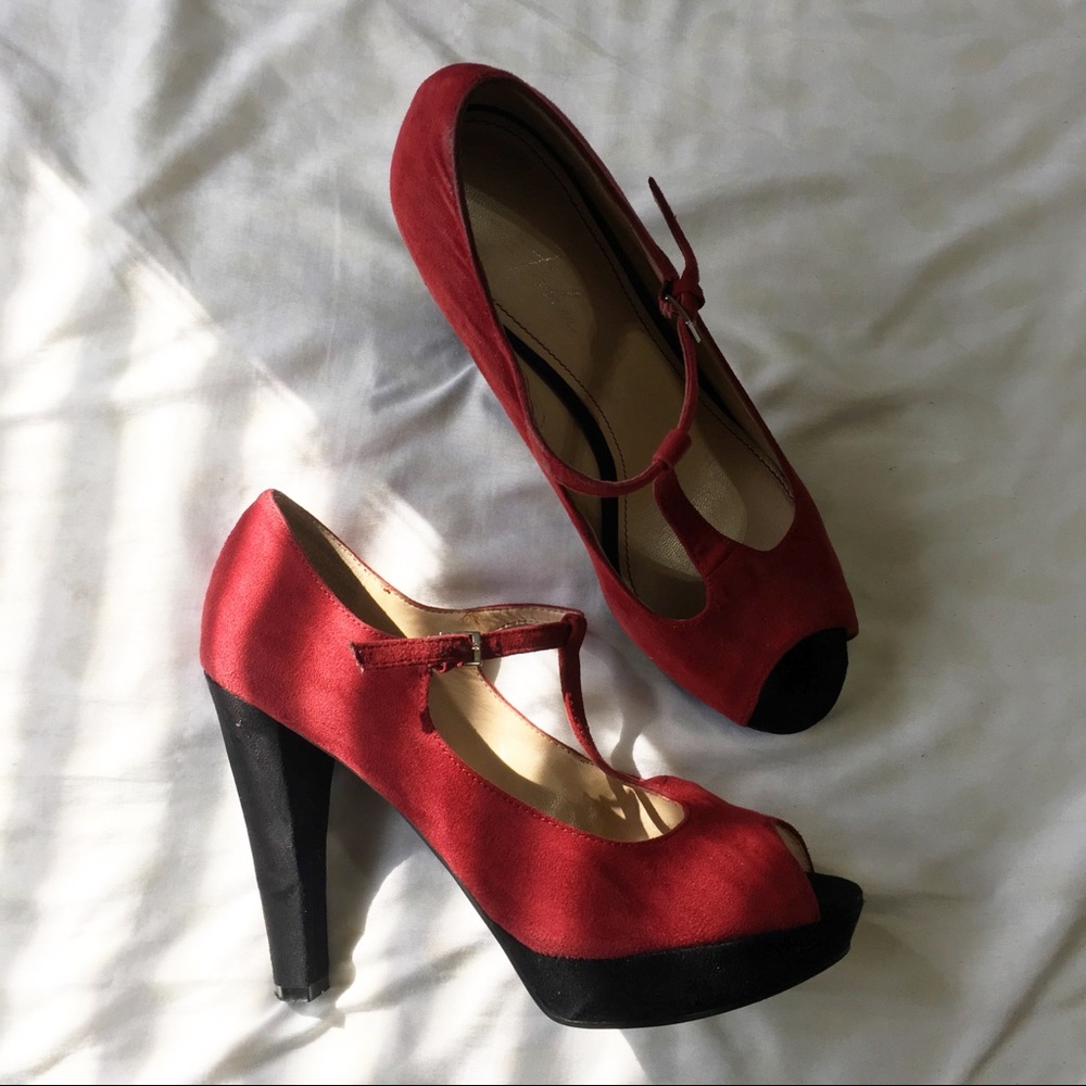 Marc Fisher | NWOT Black & Red Velvet Pumps